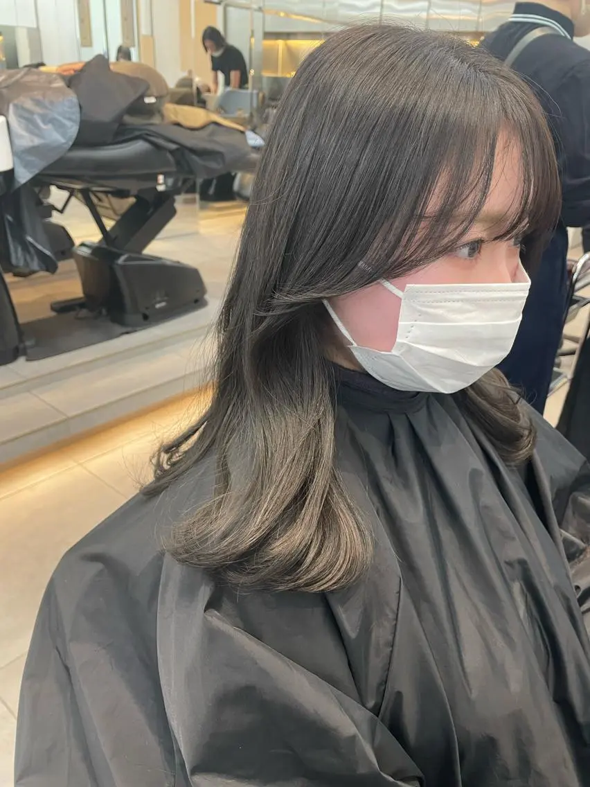 ミディアム カラー グレージュ オリーブグレージュ オリーブグレー 佐原 里奈のヘアスタイル