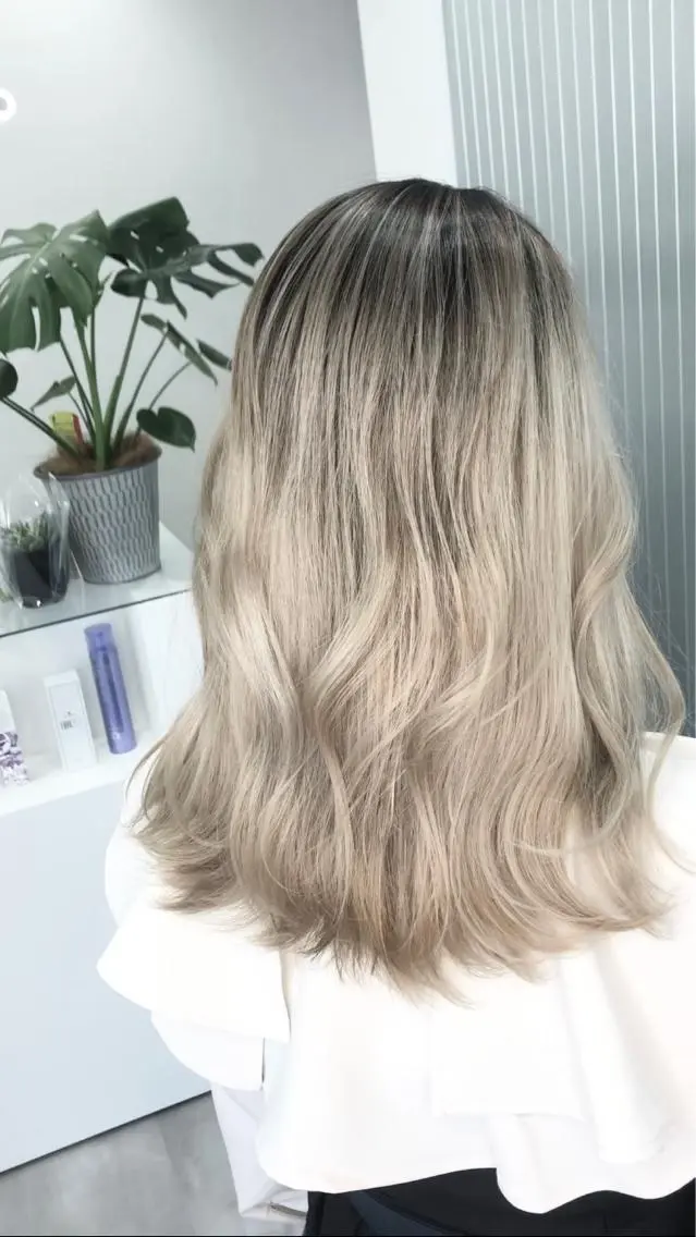 ミディアム カラー カット ヘアカラー LOOP hairのヘアスタイル