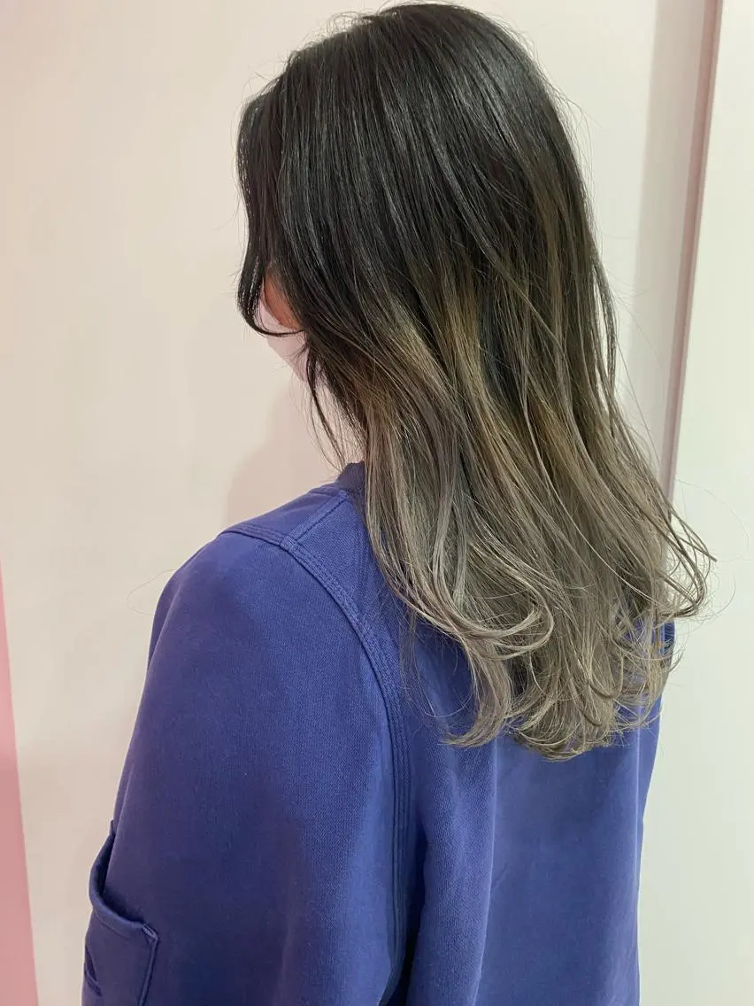 セミロング カラー グラデーションカラー 石井（遠藤） 愛莉のヘアスタイル