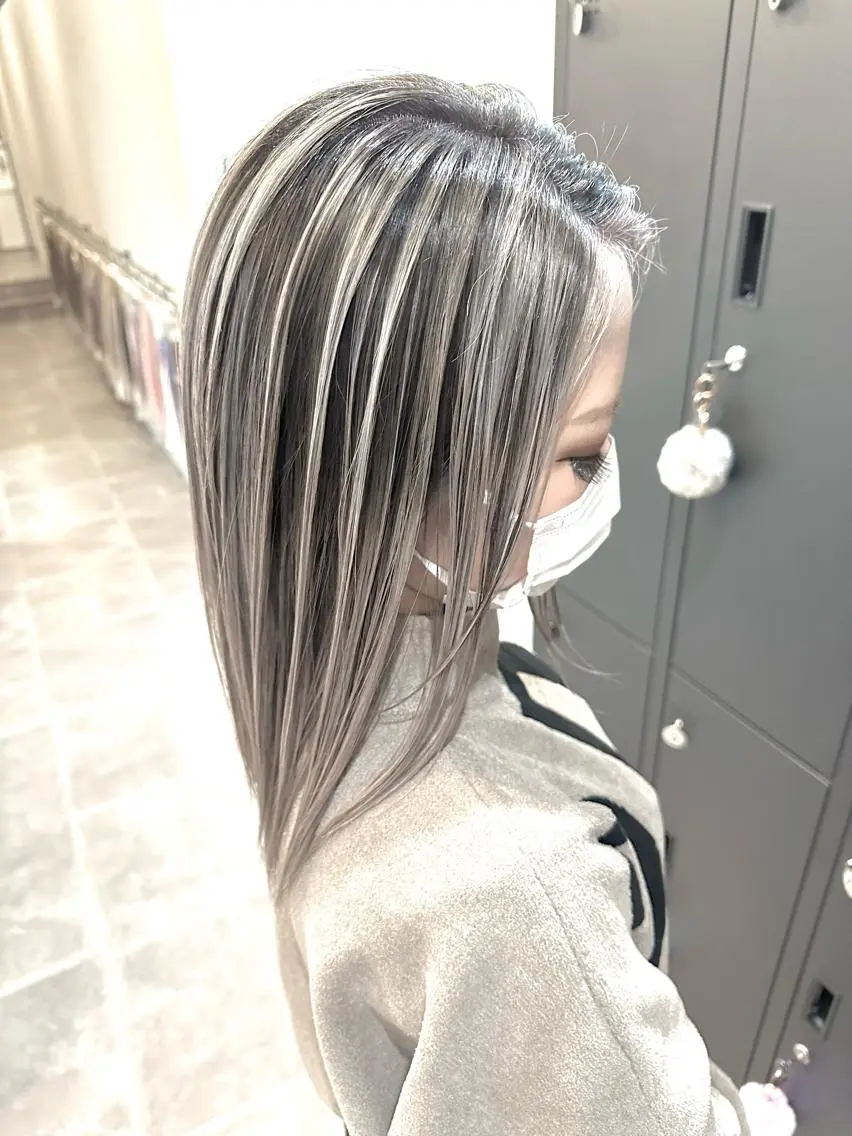 セミロング カラー シールエクステ アディクシーカラー バレイヤージュ ブリーチ ケアブリーチ シール、 ハネエクステのヘアスタイル
