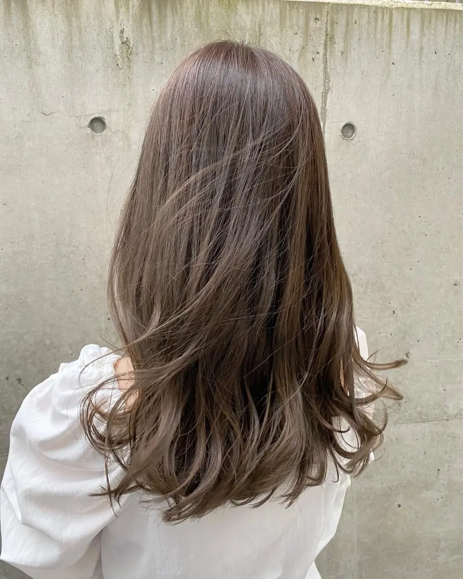 ミディアム カット ヘアカラー トリートメント レイヤーカット /透明感カラー西田のヘアスタイル