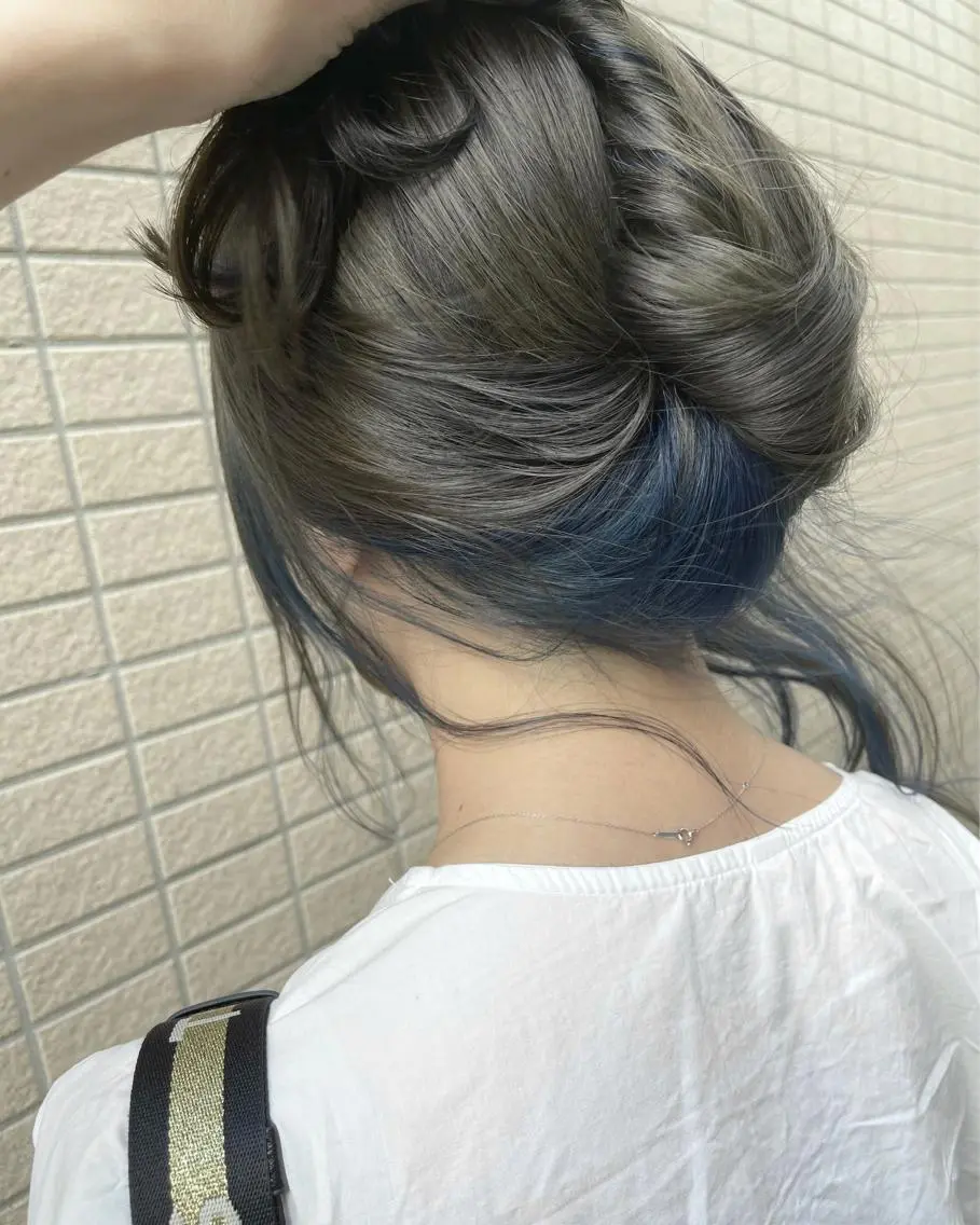 カラー インナーカラー ネイビーカラー トレンドパーマ 加藤菜月のヘアスタイル