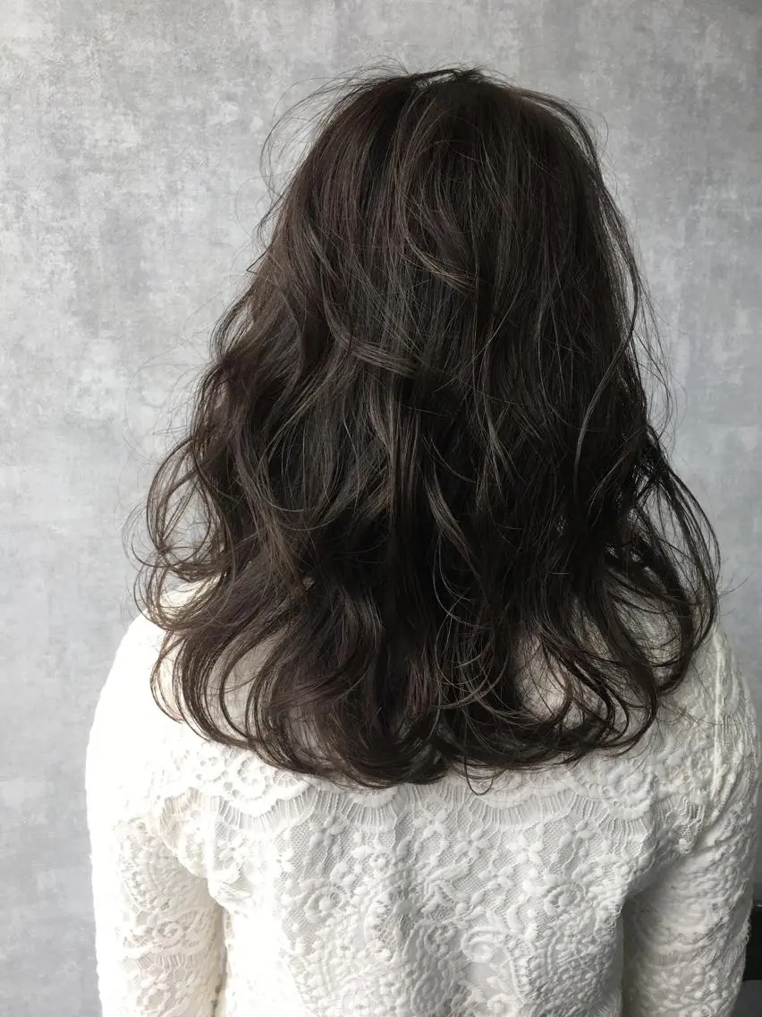 セミロング カラー アッシュ ダークアッシュ レイヤーカット BLend 渋谷のヘアスタイル