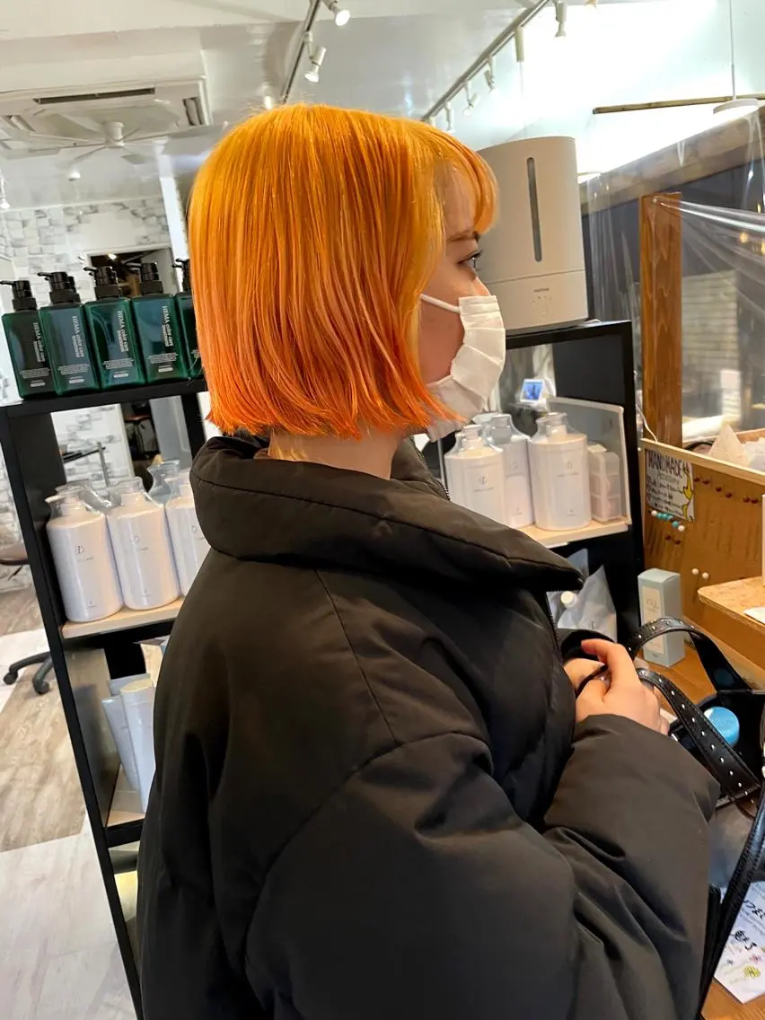 ミディアム カラー 切りっぱなしボブ グラデーションカラー オレンジ ボブ ヘアカラー ヘッドスパ 正分 真美のヘアスタイル