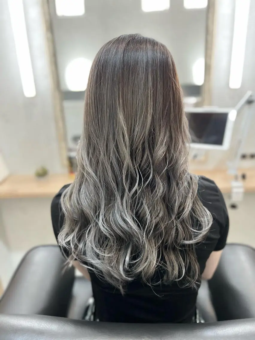 ロング カラー バレイヤージュ レイヤーカット 川村 昌広のヘアスタイル