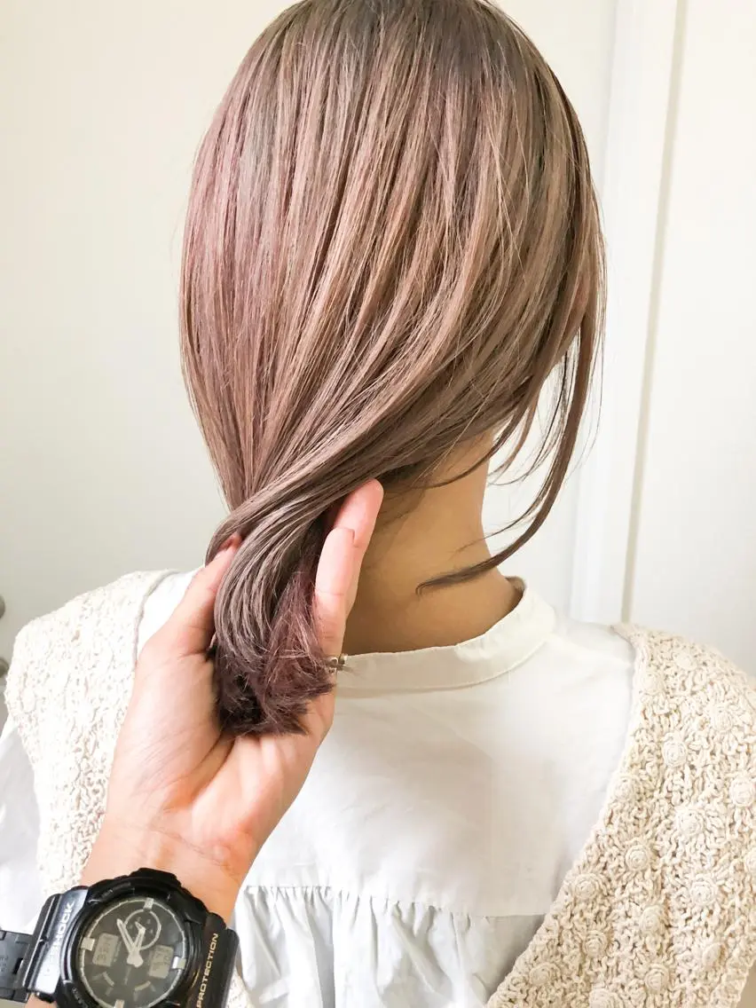 ミディアム カラー ベージュカラー ブリーチ ケアブリーチ ハイトーンカラー ミルクティーベージュ カット ヘアカラー トリートメント 岡本康平/ボブ/ブリ ーチ/酸性ストレートのヘアスタイル