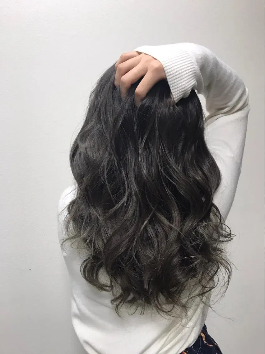 セミロング カラー ブリーチ グレージュ ハイライトカラー ハイライト ヘアカラー トリートメント 大塚 貴之のヘアスタイル