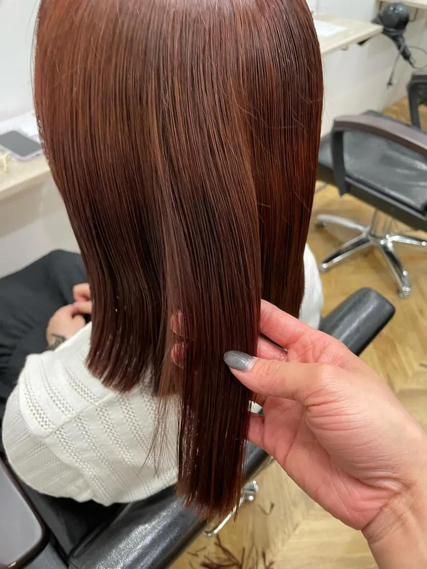 ミディアム カラー パーマ ヘアアレンジ ヘアカラー 縮毛矯正 トリートメント くびれレイヤー/艶 カラー　MADOKAのヘアスタイル