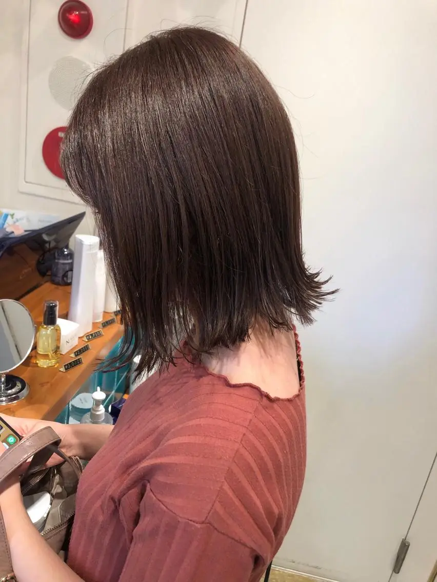 ミディアム カラー カット ヘアカラー トリートメント MIOベージュカラー 柔らかいカラーのヘアスタイル