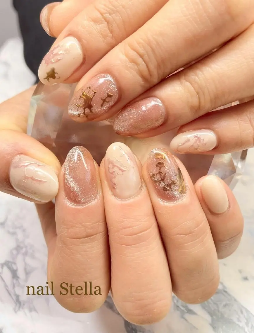 ミディアム ネイル カラー ゴージャス マグネットネイル ミラーネイル nailStella KOKOIST取扱店のネイルデザイン