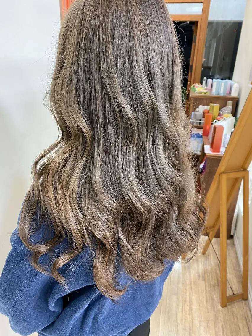 カラー SALOWIN栄 高須大貴のヘアスタイル