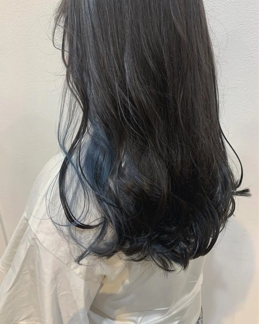 ロング カラー ブルーカラー ブルーグレー Lolonois梅田 /Okazaki:)のヘアスタイル