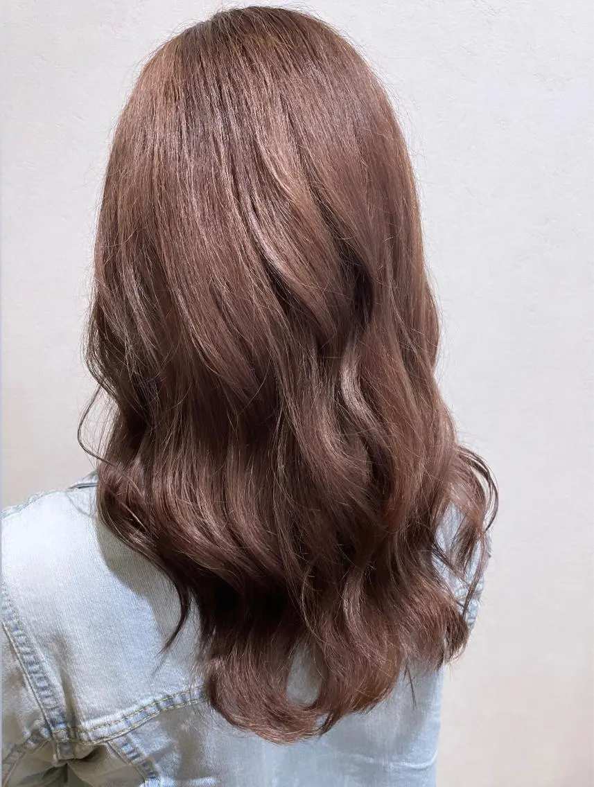 カラー ベージュカラー ピンクカラー ピンクベージュ 岡村 真子のヘアスタイル