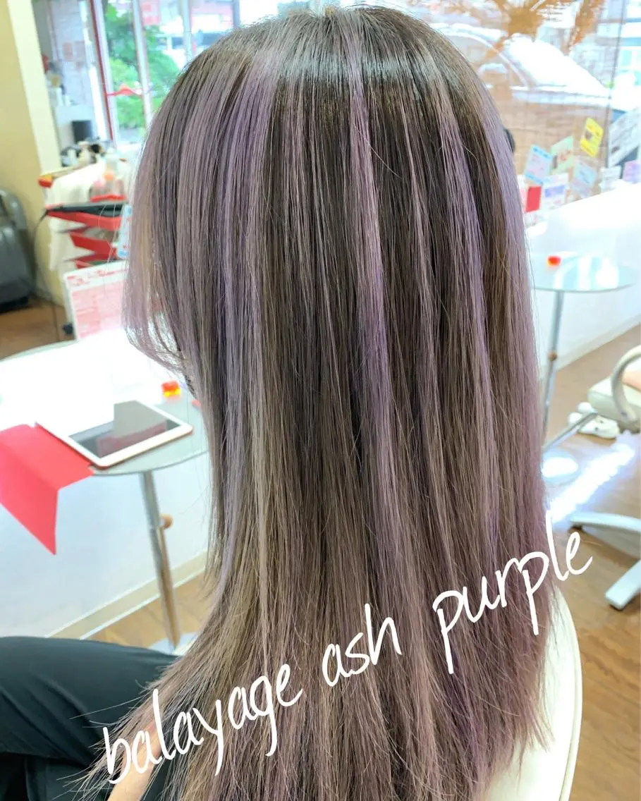 セミロング カラー アッシュ バレイヤージュ パープルカラー パープルアッシュ レイヤーカット ヘアカラー GLAD 萩原のヘアスタイル