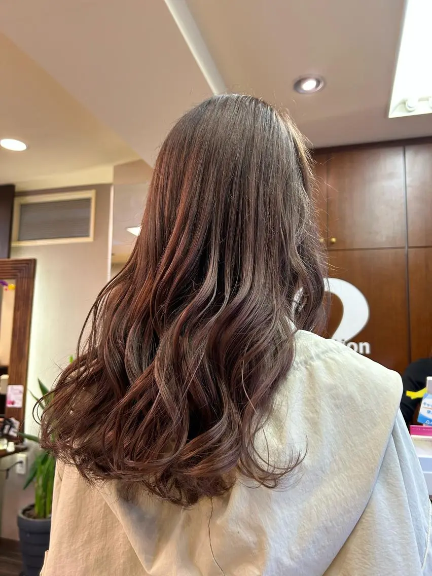 セミロング カラー ヘアカラー トリートメント 山崎 絵莉香のヘアスタイル