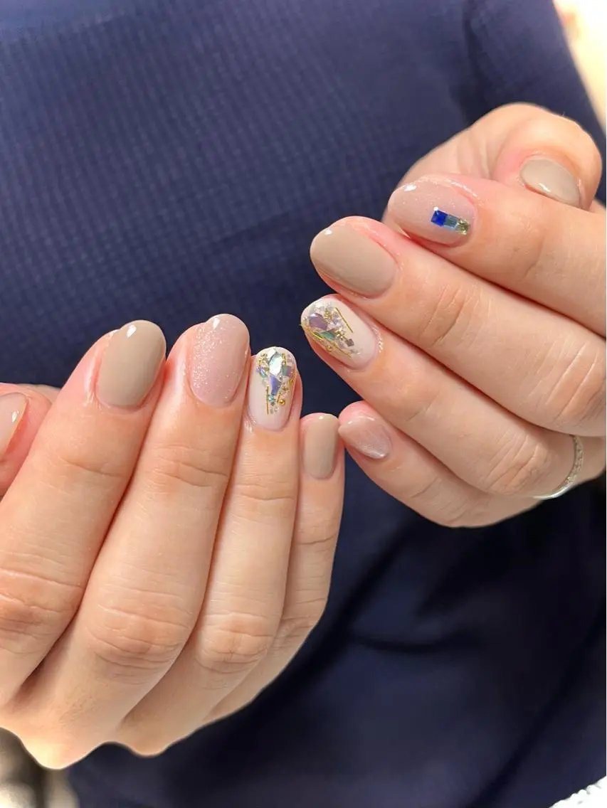 ネイル ジェルネイル キラキラネイル 韓国ネイル パラジェル ワンホンネイル nails' it...のネイルデザイン
