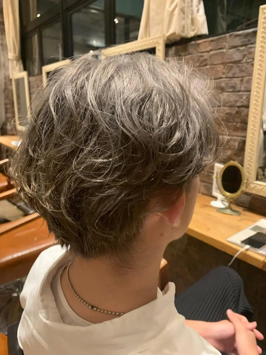 ショート カラー メンズ メンズブリーチ ブリーチ シルバー ボブパーマコテ巻き風 パーマNo1深江秀平のヘアスタイル