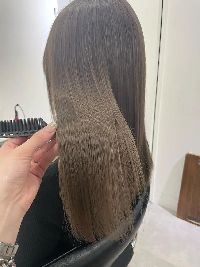 セミロング カラー グレージュ 髪質改善 ヘアカラー 湯田実津希🤎 ﾐﾙｸﾃｨ専門のヘアスタイル