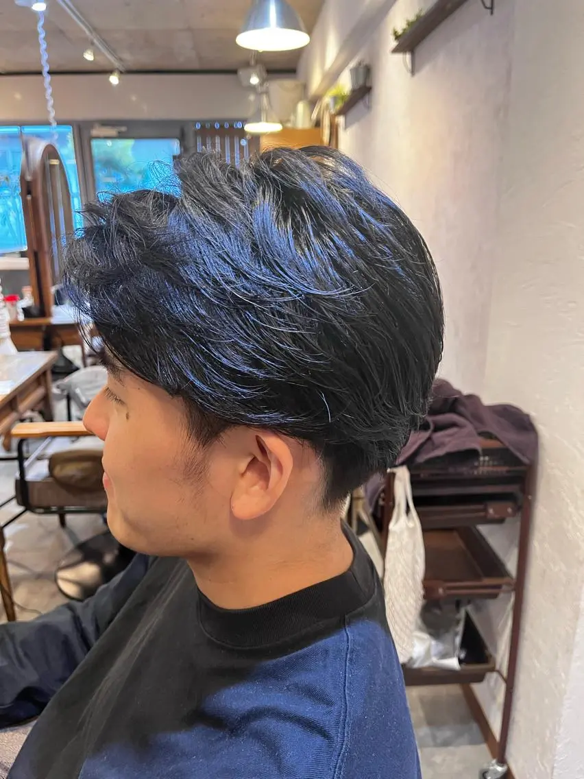 ショート パーマ メンズ かきあげバング ショートヘア 佐藤槙哉 サトウシンヤのヘアスタイル