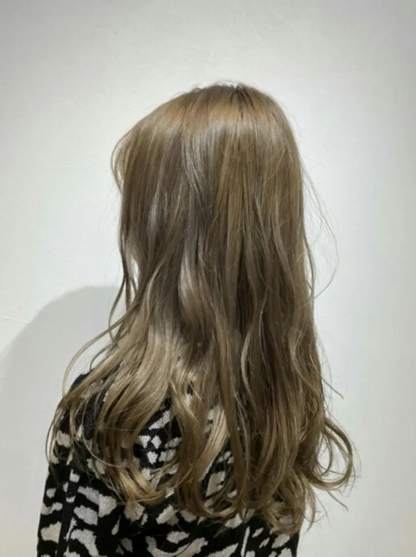 カラー ロング ベージュカラー ミルクティーベージュ 酸性ストレート/ブリ ーチなしWカラー河本のヘアスタイル