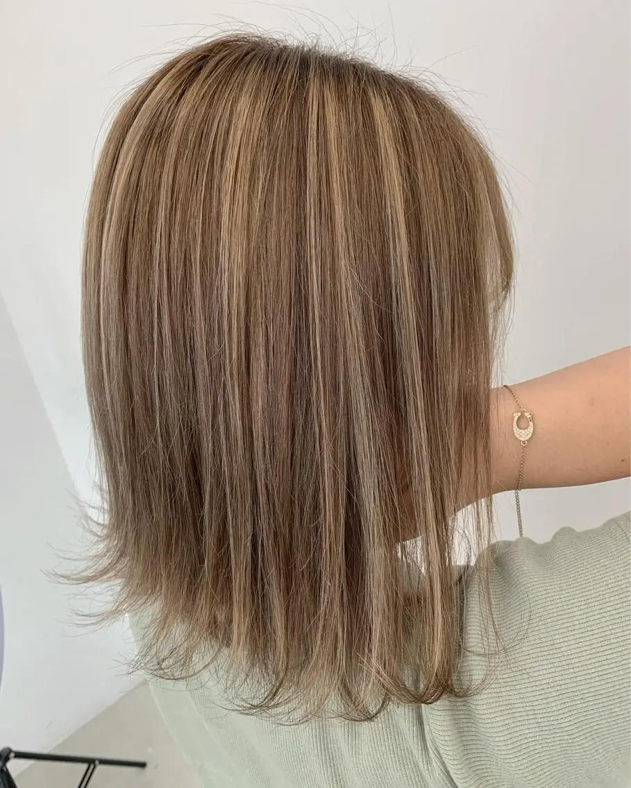 ミディアム ハイライト 山田 絵里菜のヘアスタイル