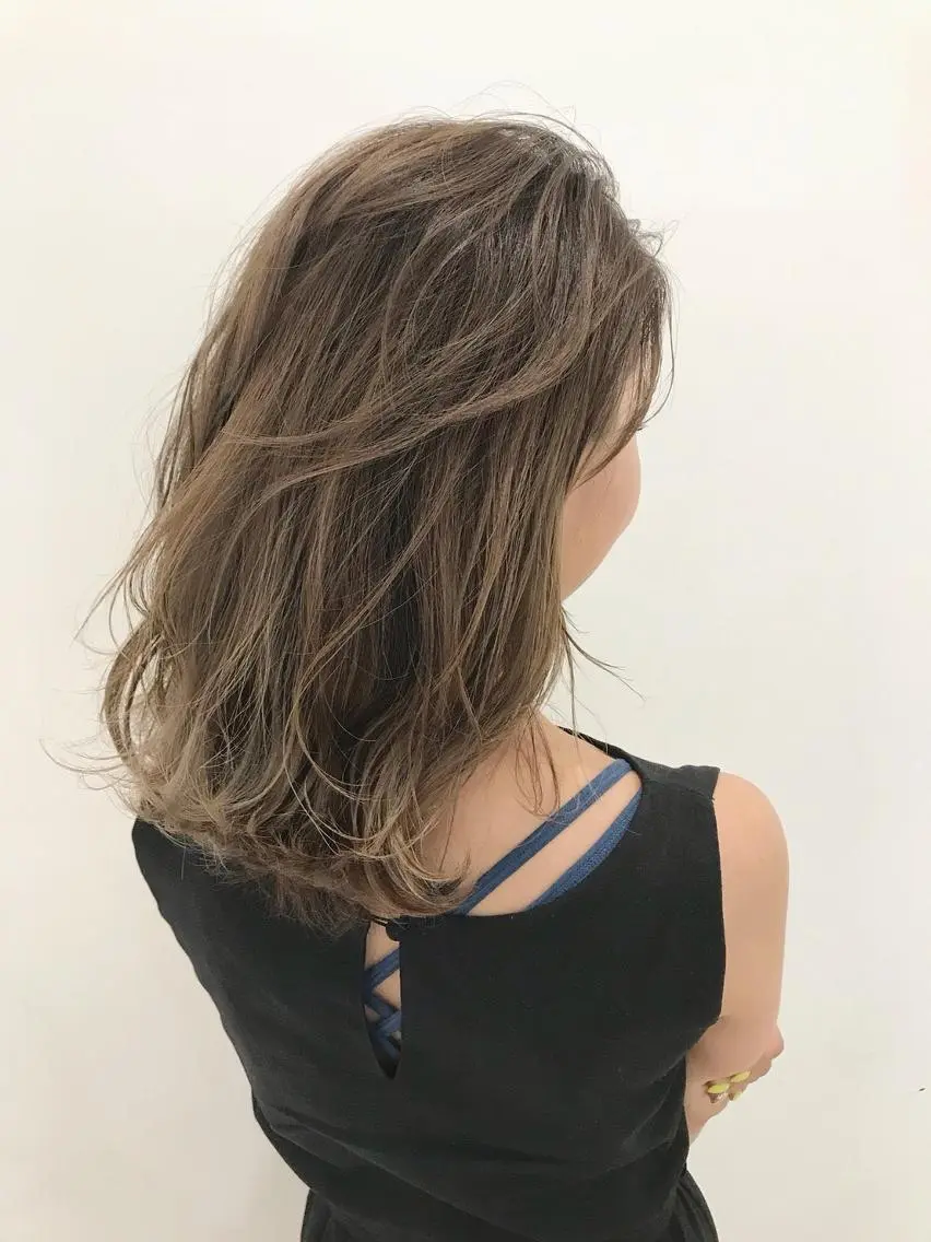 ミディアム カラー パーマ バレイヤージュ ブルーカラー ブルージュ グラデーションカラー ハイライトカラー 🌟高田 聖菜🌟のヘアスタイル