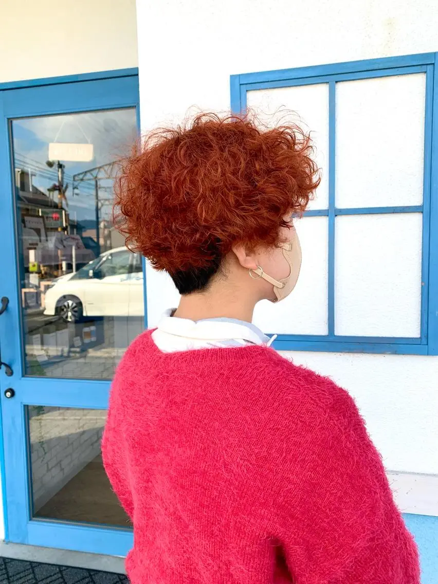 ショート カラー ブリーチ オレンジ 辻川 真央のヘアスタイル