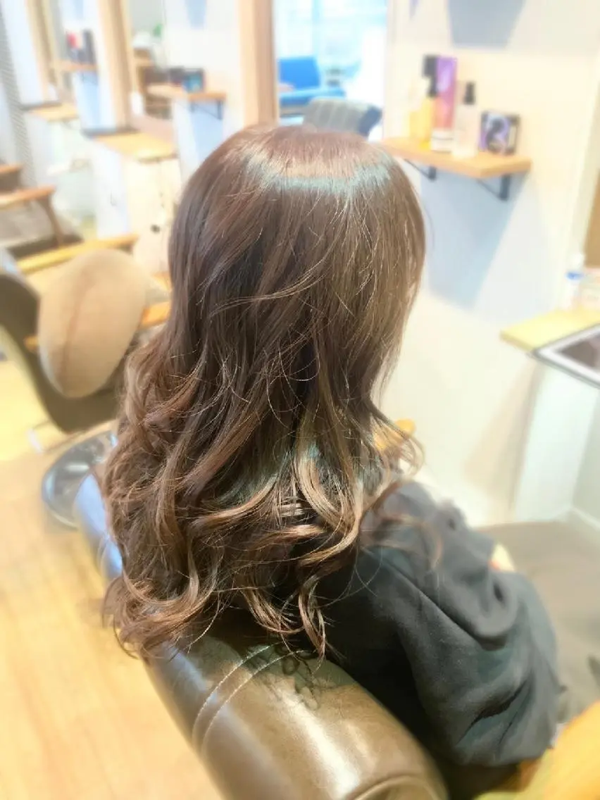 カラー ロング アッシュ ピンクカラー ピンクアッシュ カット ヘアカラー トリートメント 堀 望美のヘアスタイル