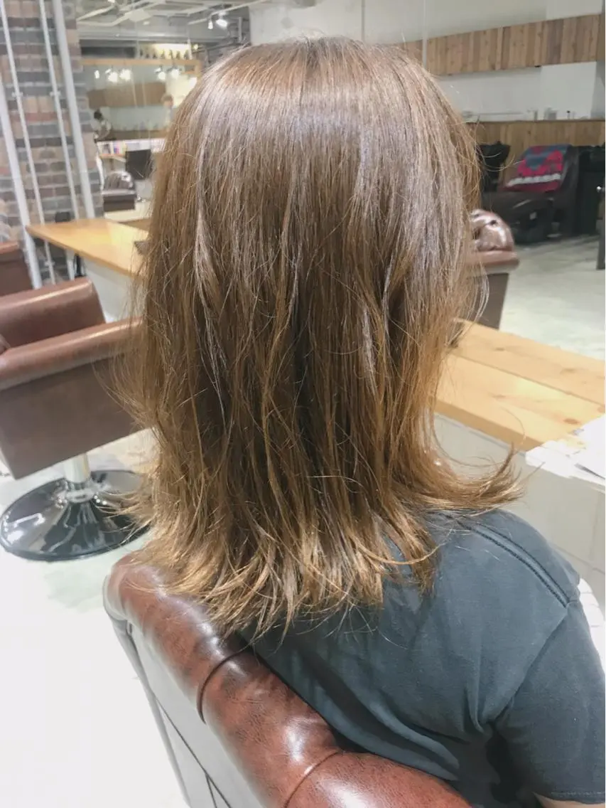 ミディアム カラー アッシュ ベージュカラー ブリーチ グラデーションカラー ヘアカラー トリートメント ⭐️ハイクオリティ カラー杉本雄志⭐️のヘアスタイル