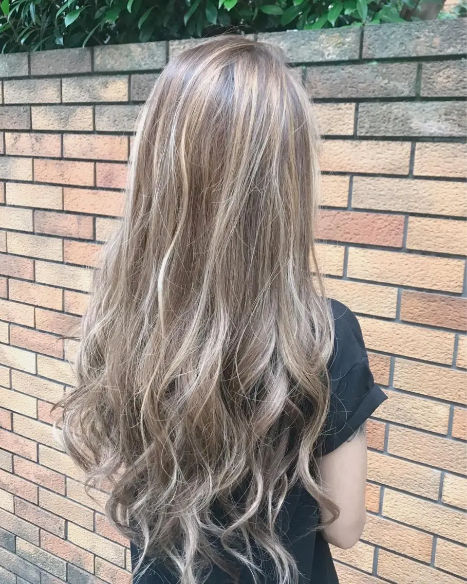 カラー ベージュカラー ハイライトカラー ハイトーンカラー ホワイトベージュ トリートメント /カラー/NAOKIのヘアスタイル