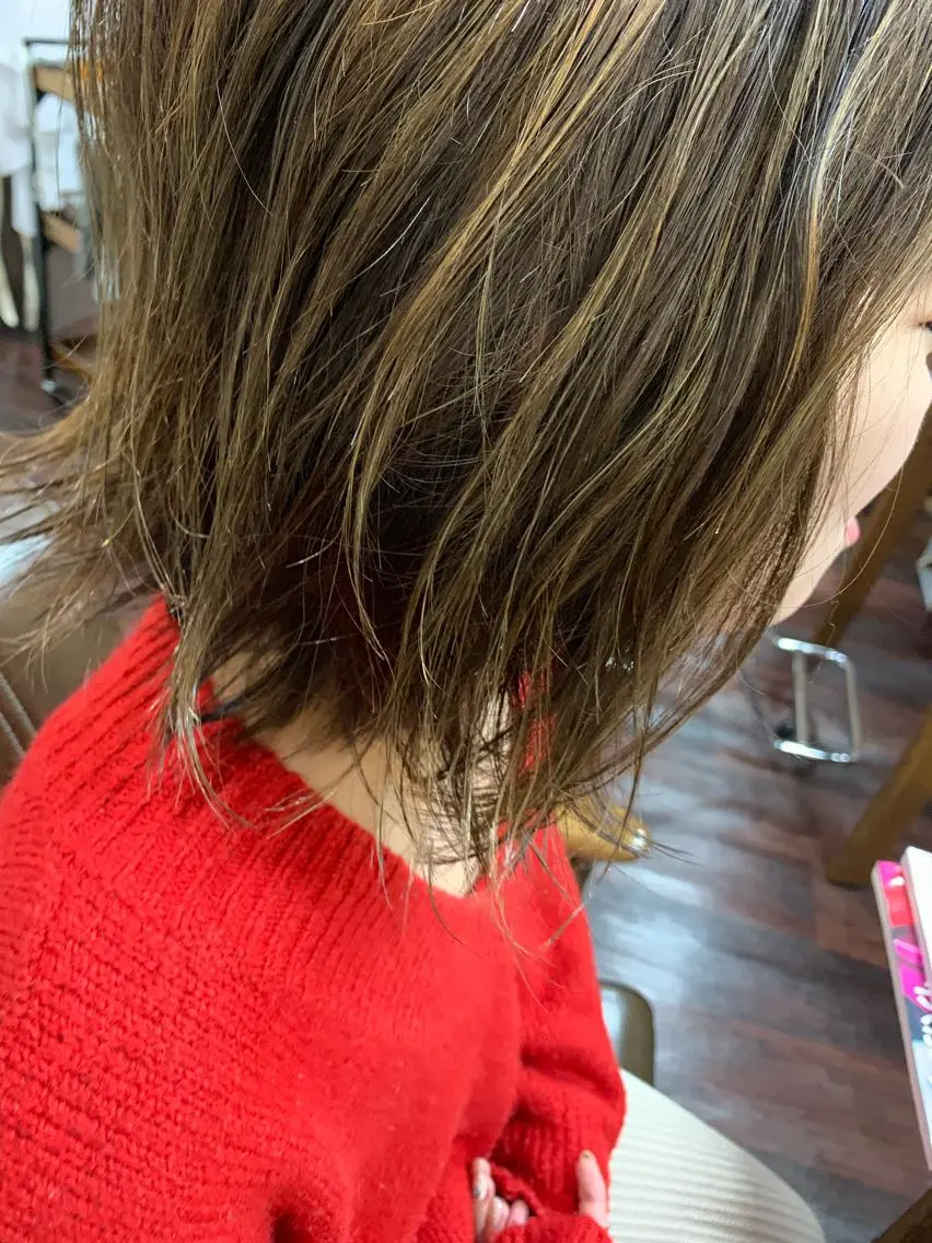 カラー ハイライトカラー yoshi （髙橋）のヘアスタイル