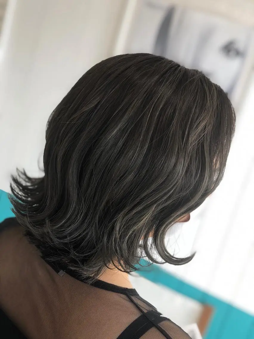 ミディアム カラー グレージュ ハイライトカラー カーキグレージュ ハイライト ヘアカラー トリートメント Snaly カラー特化ページのヘアスタイル