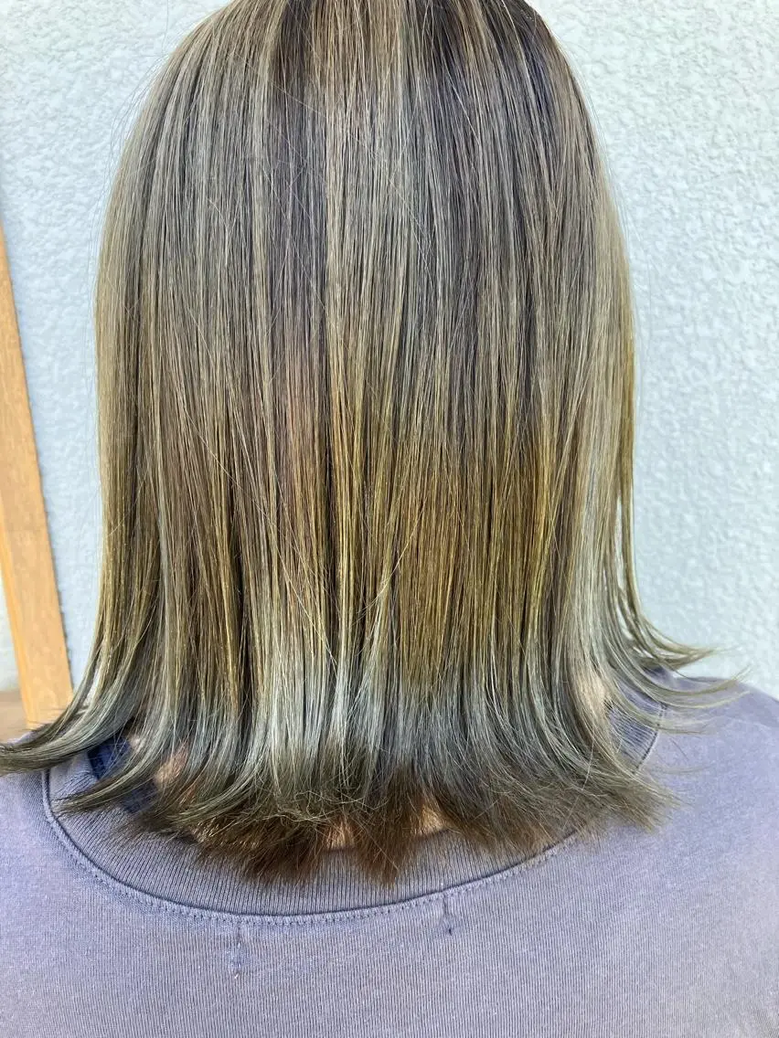 セミロング ヘアカラー 鈴木 香哉子のヘアスタイル