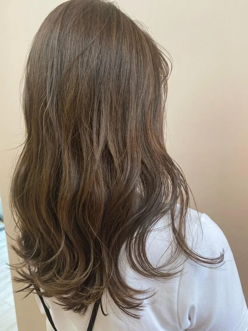 ロング カラー グレージュ ハイライトカラー ハイライト 小顔レイヤー/ ベージュ🤍Rieのヘアスタイル
