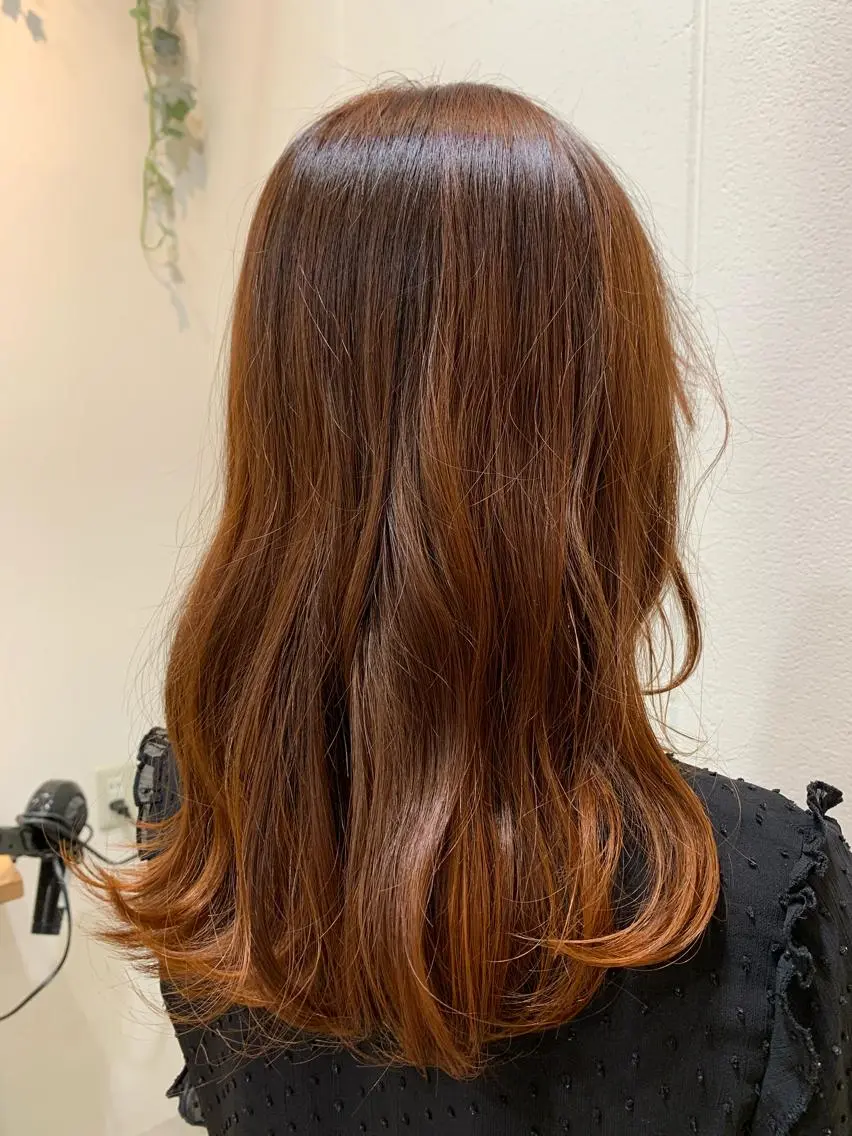 セミロング カラー グラデーションカラー オレンジ ヘアカラー 寸田 崚のヘアスタイル