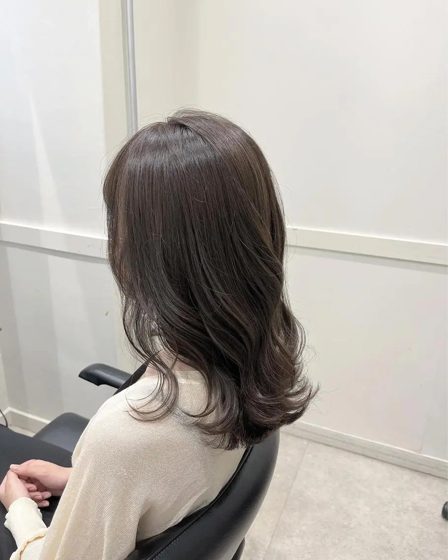 ミディアム カラー グレージュ 🫧こおりやま なつみ🫧のヘアスタイル