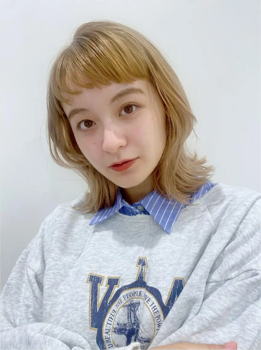 ミディアム カラー カット ヘアカラー 小顔レイヤー/ ベージュ🤍Rieのヘアスタイル