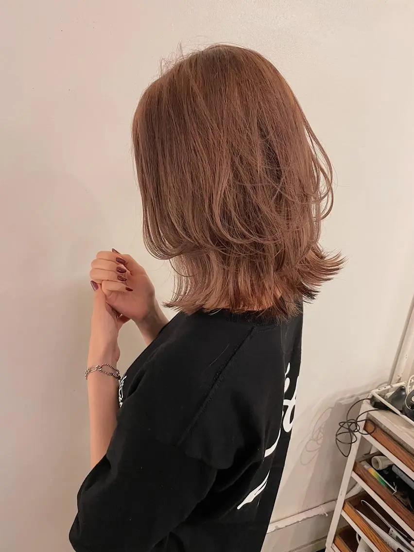 ミディアム カラー くびれヘア カット ヘアカラー h a k u 大倉 卓人のヘアスタイル