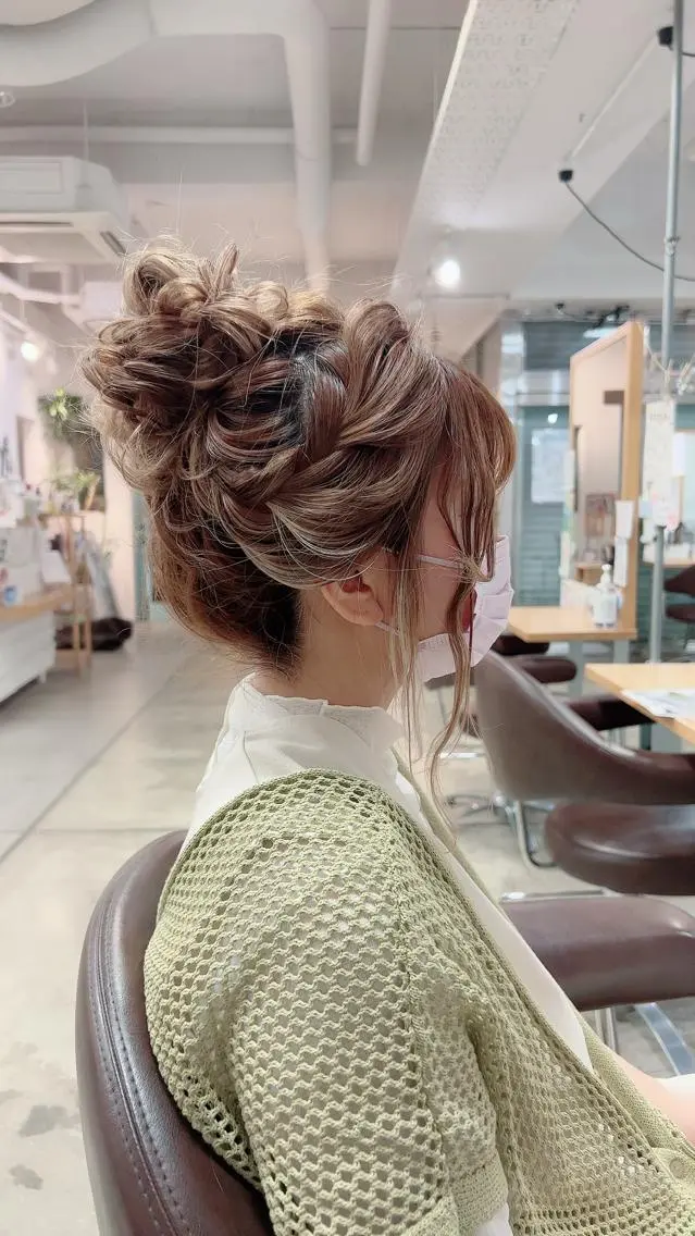 セミロング ヘアアレンジ 成人式 お団子ヘア 結婚式・ブライダル デート 入学式 ブリーチなしベージュ /ヘアセット/ミユのヘアスタイル