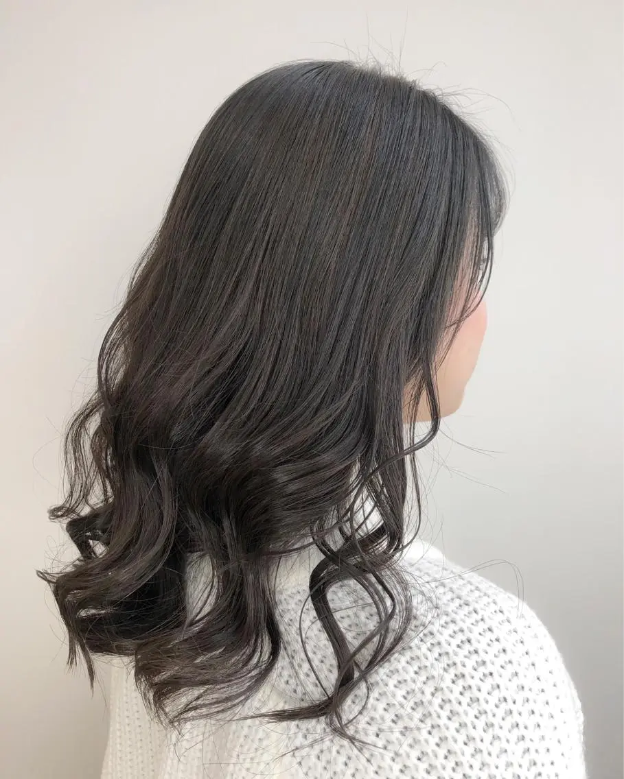 セミロング カラー グレージュ 【透明感、艶髪】西村 有司のヘアスタイル