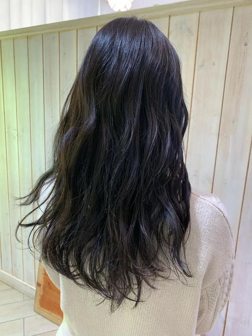 ロング カラー 透明感カラー 🩶🩵🩷AIRIのヘアスタイル