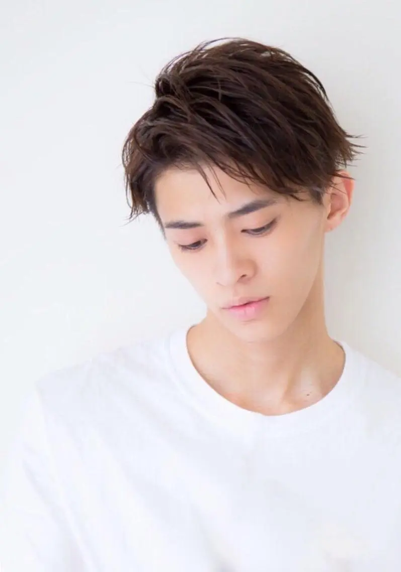 ショート メンズ 外ハネヘア 💁♂️メンズカッ トパーマ💈大田涼華のヘアスタイル