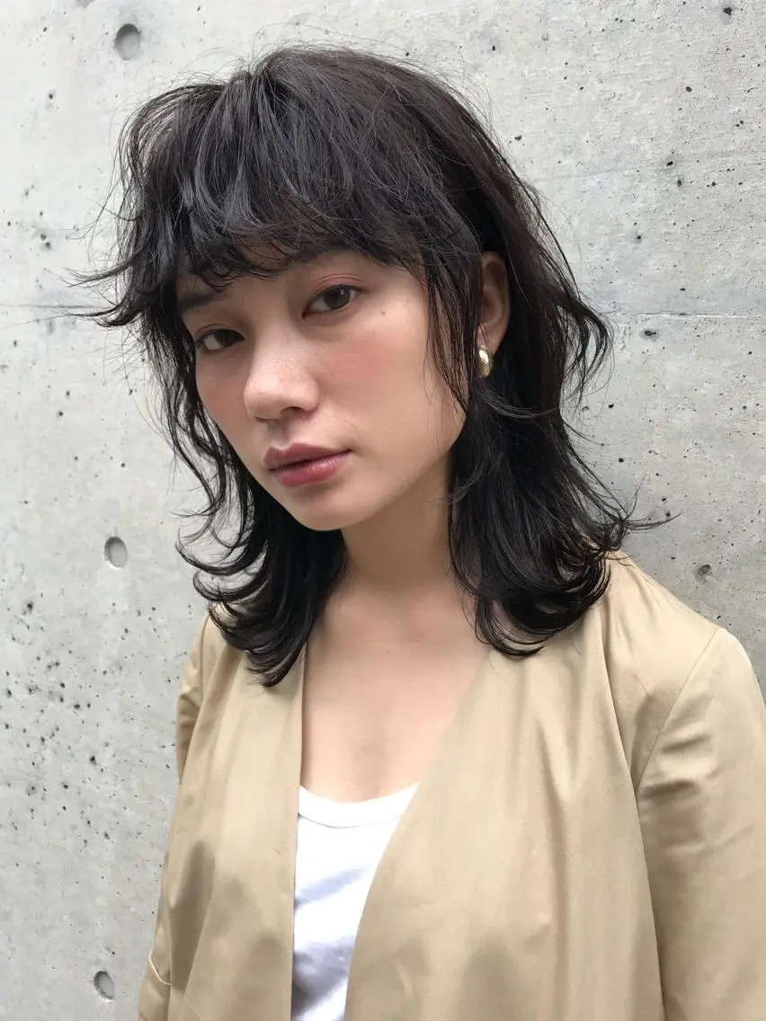 ミディアム カラー パーマ ヘアアレンジ ミディアムパーマ レイヤーカット 似合わせカット ウルフカット ウルフレイヤー カット トリートメント 松田 亮葉のヘアスタイル