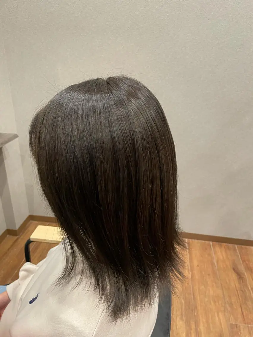 セミロング カラー 透明感カラー グレージュ アイスグレージュ ヘアカラー トリートメント 鵜飼 真伍のヘアスタイル