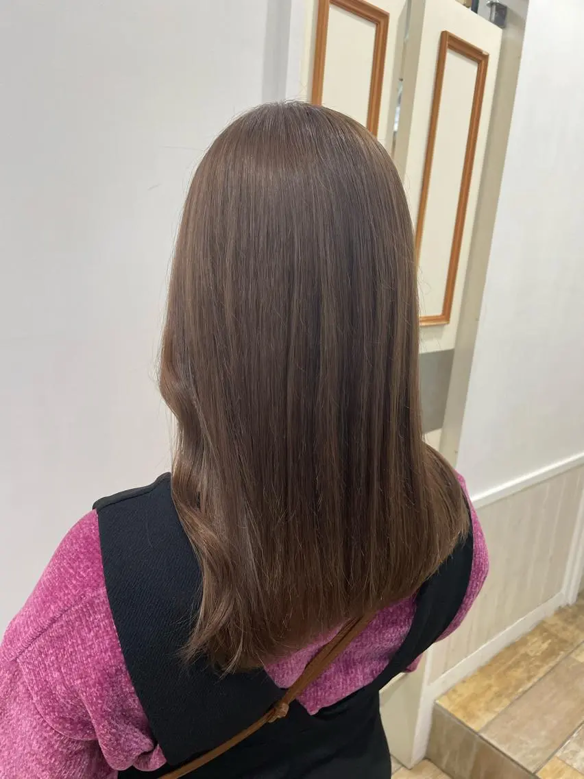 セミロング カラー ベージュカラー ブリーチ clan .のヘアスタイル