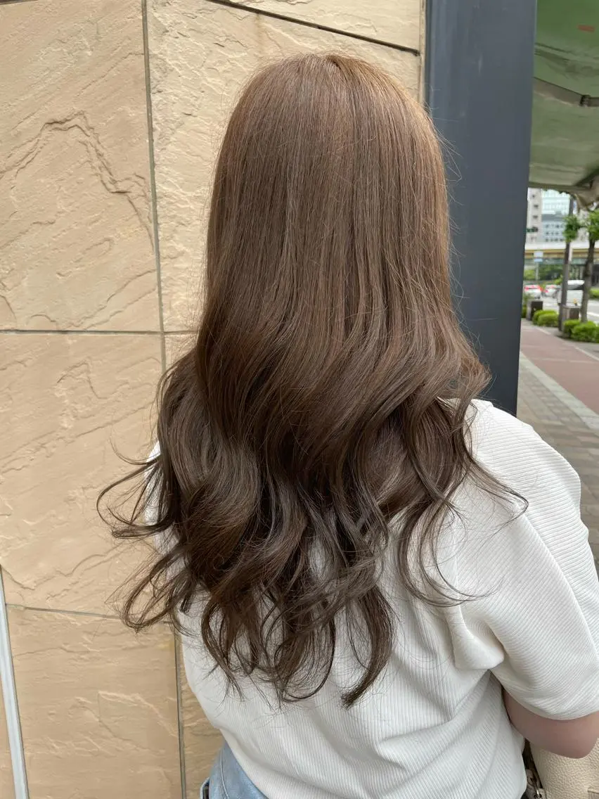 ロング カラー ベージュカラー ブリーチ ブリーチなしカラー オリーブベージュ 'comma rinkaのヘアスタイル