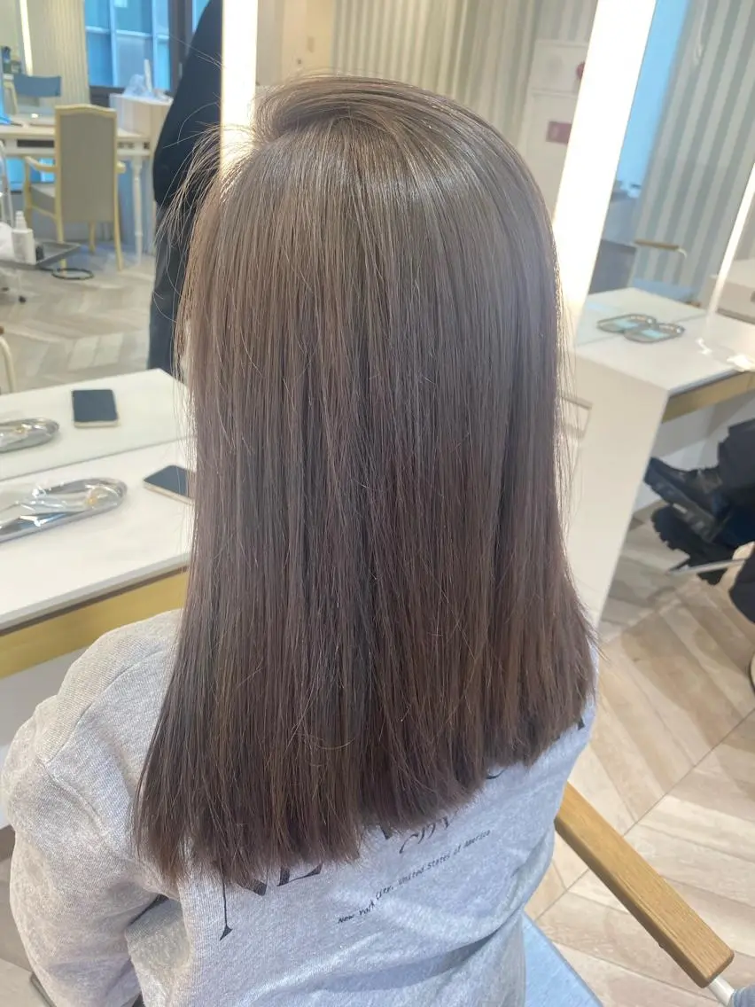 ロング カラー グレージュ ヘアカラー トリートメント 小顔レイヤー/ ベージュ🤍Rieのヘアスタイル