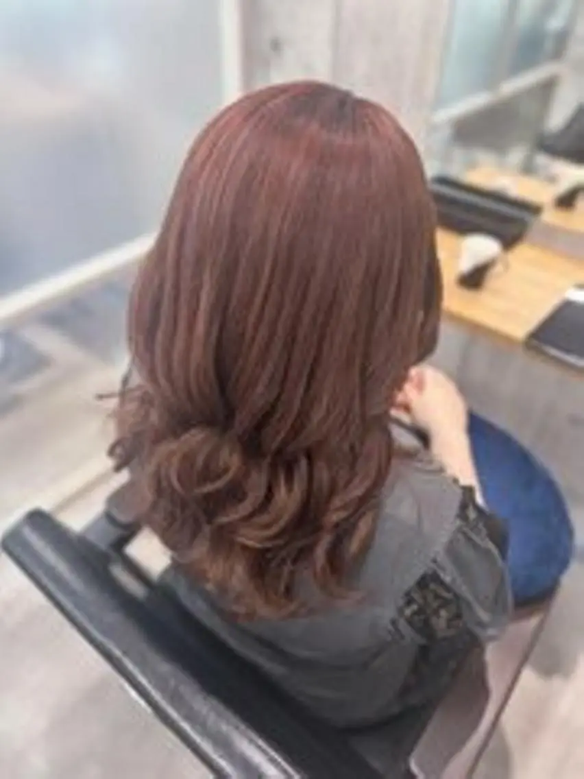 ミディアム newi 赤羽のヘアスタイル