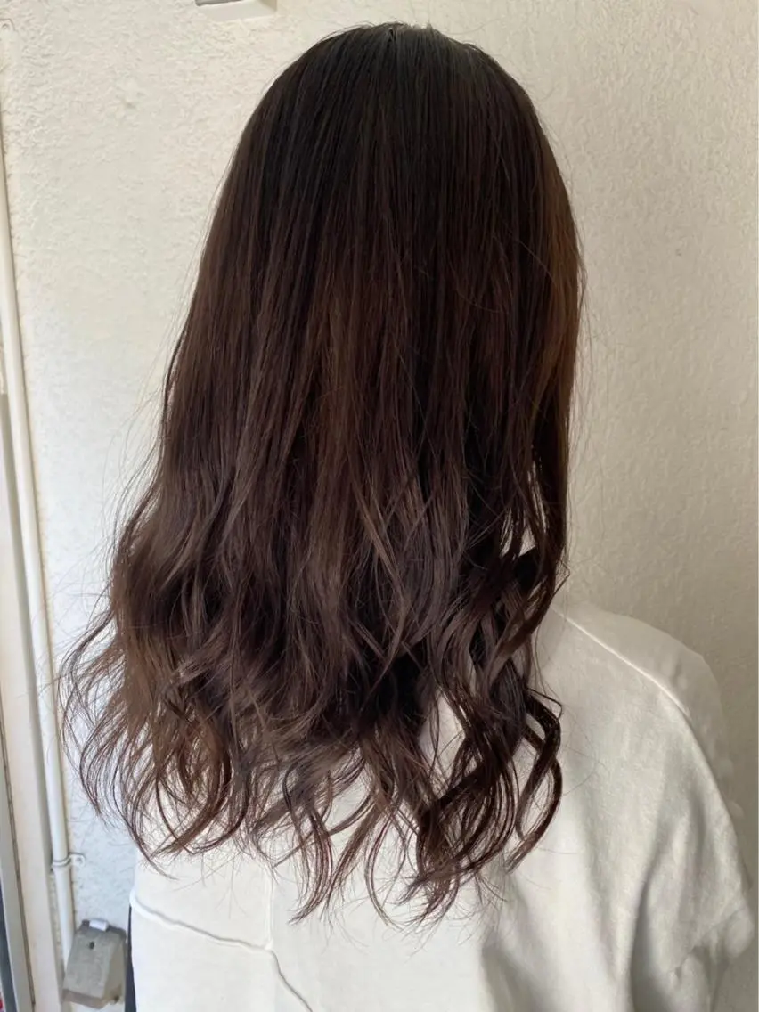 ロング カラー ブラウンカラー チョコレートブラウン 小川 美奈のヘアスタイル