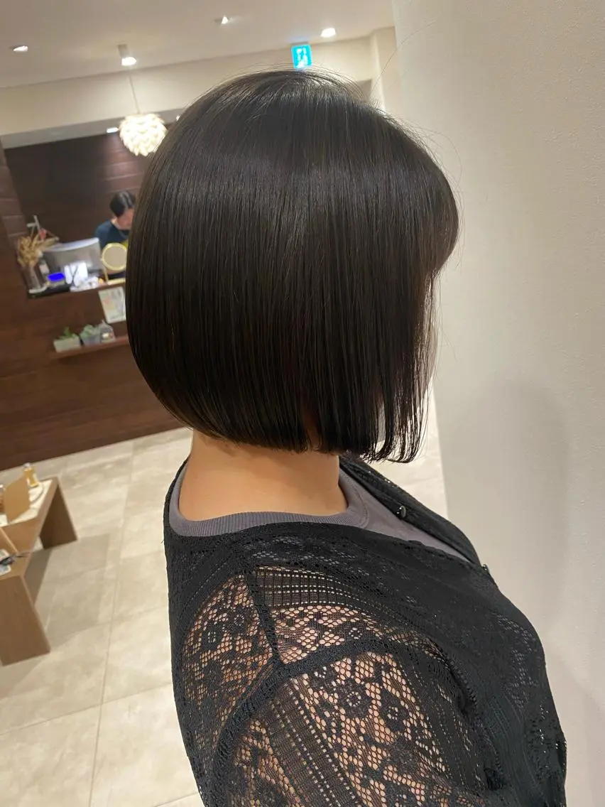 ミディアム カラー ボブ 網代 志帆のヘアスタイル